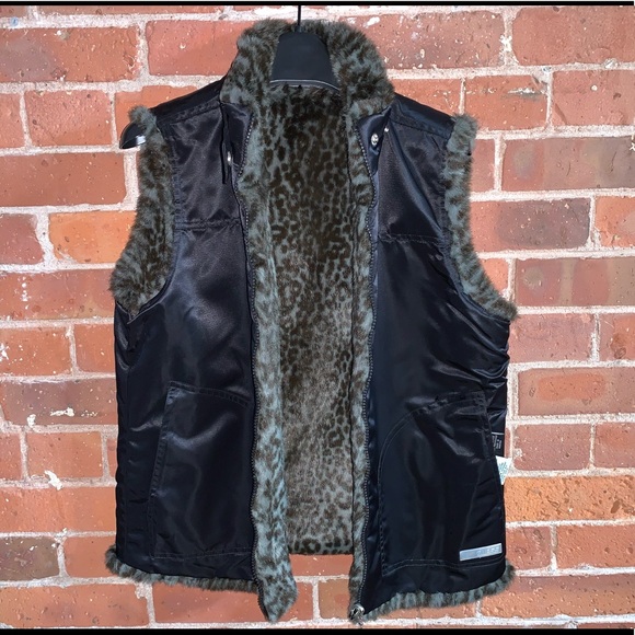 Guess USA Reversible Leopard Print Faux Fur Vest - Picture 5 of 9